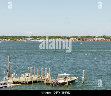 Blick auf Greenport, NY von Shelter Island, NY Stockfoto