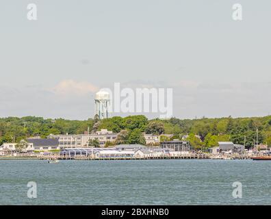 Blick auf Greenport, NY von Shelter Island, NY Stockfoto