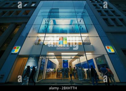 NEW YORK, USA- 01. MAI 2020: Microsoft unterzeichnet das Bürogebäude in New York. Stockfoto