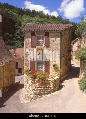 Eckhaus in der Altstadt, Beynac-et-Cazenac, Dordogne, Nouvelle-Aquitaine, Frankreich Stockfoto