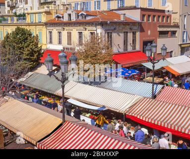 Blumenmarkt Cours Saleya, Altstadt (Vieux Nice), Nizza, Côte d ' Azur, Alpes-Maritimes, Provence-Alpes-Côte d ' Azur, Frankreich Stockfoto