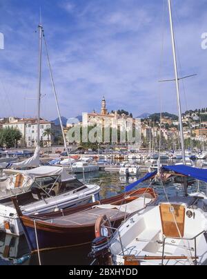 Blick auf Hafen und Altstadt, Menton, Côte d'Azur, Alpes-Maritimes, Provence-Alpes-Côte d'Azur, Frankreich Stockfoto