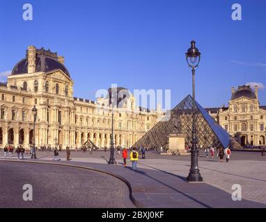 Louvre Museum (Louvre Museum) und Leoh Ming Pyramide, Place du Carrousel, Paris, Île-de-France, Frankreich Stockfoto