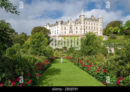 Dunrobin Castle der Familiensitz des Grafen von Sutherland und des Clan Sutherland. Blick vom Schlossgarten Stockfoto