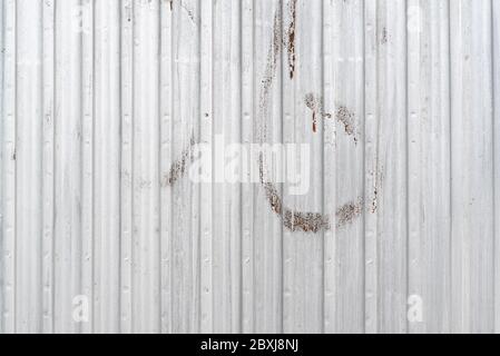 Textur der Metalltür Oberfläche kopieren Raum für Text Detail Stahl weiß Farbe Stockfoto