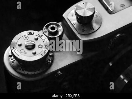 Schwarz-Weiß-Bild mit einer alten Fed 3 russischen Entfernungsmesser Kamera. Stockfoto