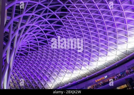 London - 04. August 2018 - Weitwinkelansicht der Grand Architecture des King's Cross Station in London, UK Stockfoto