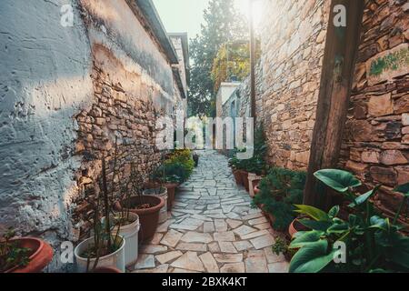 Lefkara Dorf mit engen Gassen, in den Bergen, Zypern. Alte historische Touristenort auf der Insel. Stockfoto