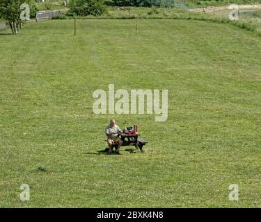 Cardross, Glasgow, Schottland, UK 7. Juni 2020: UK Wetter: Schönes Wetter in Cardross am Ufer des Flusses clyde. Quelle: Gerard Ferry/Alamy Live News Stockfoto