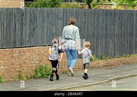 Cardross, Glasgow, Schottland, UK 7. Juni 2020: UK Wetter: Schönes Wetter in Cardross am Ufer des Flusses clyde. Quelle: Gerard Ferry/Alamy Live News Stockfoto