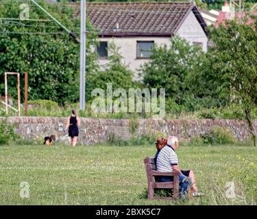 Cardross, Glasgow, Schottland, UK 7. Juni 2020: UK Wetter: Schönes Wetter in Cardross am Ufer des Flusses clyde. Quelle: Gerard Ferry/Alamy Live News Stockfoto