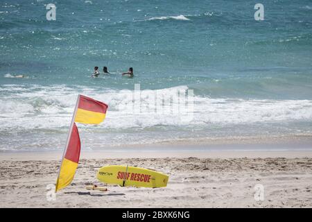 Freemantle Australien 5. November 2019: Surfbrett für Rettungsschwimmer am Cottesloe Beach in Perth, Western Australia Stockfoto