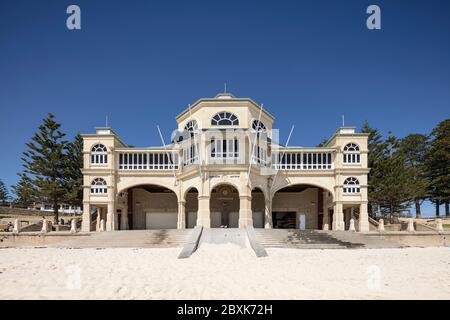 Freemantle Australien 5. November 2019: Surfbrett für Rettungsschwimmer am Cottesloe Beach in Perth, Western Australia Stockfoto