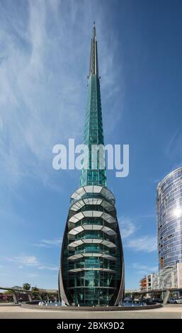 Perth Australien 5. November 2019: Der Glockenturm, auch bekannt als der Swan Bell Tower, ist ein futuristischer Kupfer- und Glas-campanile in Perth Australien Stockfoto