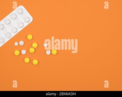 Tabletten in Blister und in der Nähe auf orangefarbenem Hintergrund verstreut. Stockfoto