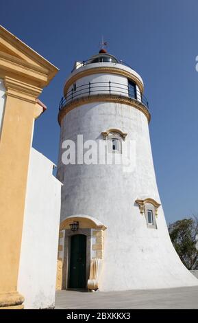 Leuchtturm in Fort Guia - Macau. Ein historisches Fort in der ehemaligen portugiesischen Kolonie von Macau Stockfoto