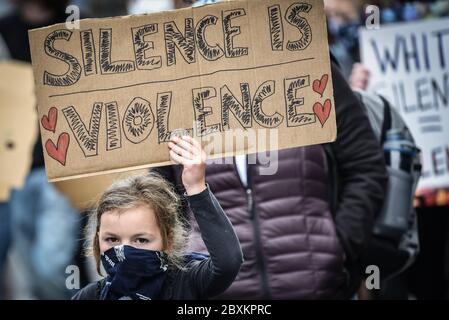 Protest gegen die Ermordung von Menschen mit Farbe durch die Polizei in den USA (Black Lives Matter), im Vermont State House und in den umliegenden Straßen, Montpelier, VT, USA. Stockfoto