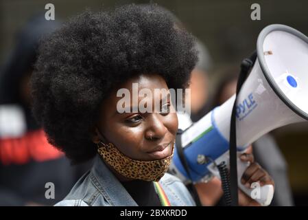 Protest gegen die Ermordung von Menschen mit Farbe durch die Polizei in den USA (Black Lives Matter), im Vermont State House und in den umliegenden Straßen, Montpelier, VT, USA. Stockfoto