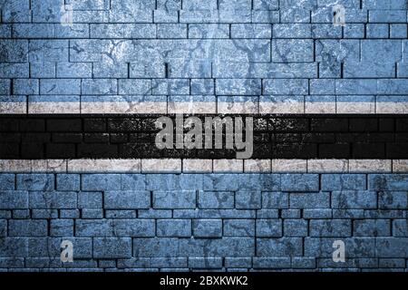 Nationalflagge von Botswana auf Backstein Wand Hintergrund.das Konzept des nationalen Stolzes und Symbol des Landes. Flagge Banner auf Stein Textur Hintergrund Stockfoto
