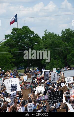 Houston Tillotson University. Juni 2020. Protestler nehmen an der Black Austin Rallye und march for Black Lives an der Houston Tillotson University Teil. Austin, Texas. Mario Cantu/CSM/Alamy Live News Stockfoto