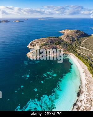 Luftpanorama auf den Strand und die Felsvorsprung in Lucky Bay bei Esperance in Western Australia Stockfoto