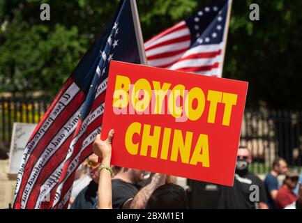 Coronavirus / COVID-19: Weniger als 200 Demonstranten aus Super Happy Fun America (SHFA) hielten einen Protest vor dem Massachusetts State House im Zentrum von Boston, MA, USA ab 05/30/2020. Stockfoto