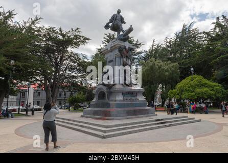 Statue von Ferdinand Magellan auf der Plaza de Armas, Punta Arenas, Chile Stockfoto