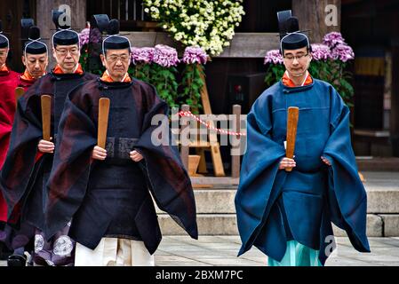 Kannushi, shinto Priester Parade in Meiji Jingu, Harajuku, Tokio, Japan Stockfoto