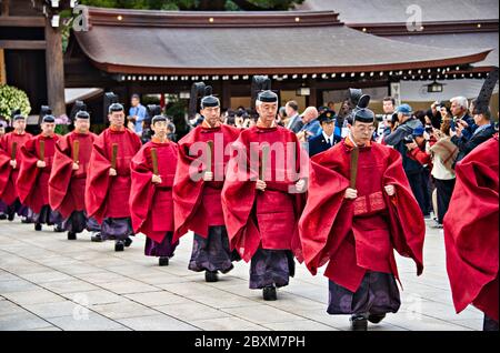 Kannushi, shinto Priester Parade in Meiji Jingu, Harajuku, Tokio, Japan Stockfoto