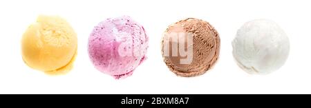 Eis-Set, verschiedene Eisbecher isoliert auf weißem Hintergrund, Draufsicht, Kopierraum. Frozen Joghurt oder Eiskügelsortiment - gesunde Summe Stockfoto