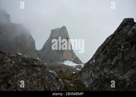 Dramatische Stimmung am PICU Uriellu, rühmtester Berg des Nationalparks Picos de Europa Stockfoto