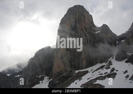 Dramatische Stimmung am PICU Uriellu, rühmtester Berg des Nationalparks Picos de Europa Stockfoto