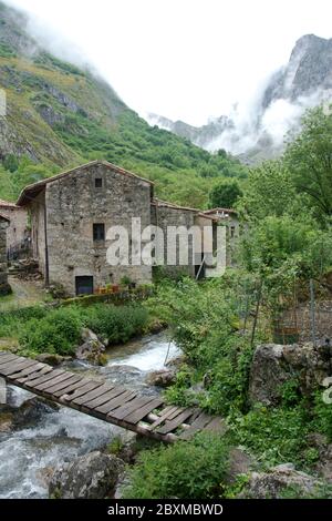 Der verkehrsfreie Ort Bulnes im Nationalpark Picos de Europa Stockfoto