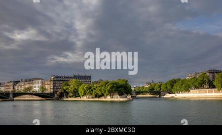 Paris, Frankreich - 28. April 2020: Am östlichen Ende der Ile St. Louis in Paris Stockfoto