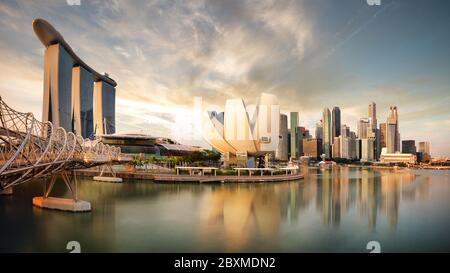 Singapur - Marina Bay bei Sonnenuntergang, Asien Stockfoto