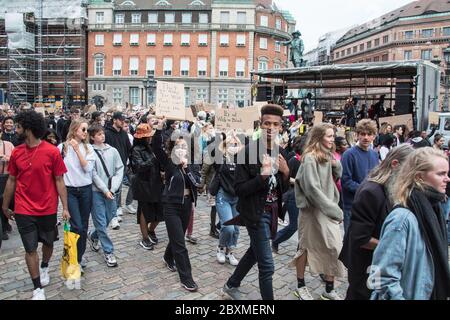 Demonstration für Black Lives Matter in Kopenhagen. Die offizielle Anzahl der Teilnehmer betrug 15.000, aber in Wirklichkeit kamen noch viele hinzu. Stockfoto