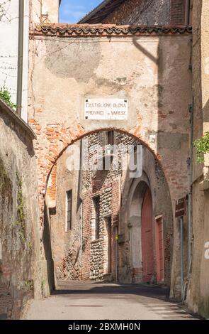 Castiglione Olona, Provinz Varese. Das westliche Tor des alten langobardischen Dorfes Stockfoto