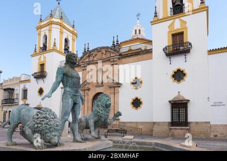 Ronda,Spanien-10. august 2017:Ansicht der Pfarrei Nuestra Senora del socorro auf dem platz socorro in Ronda an einem sonnigen Tag. Stockfoto