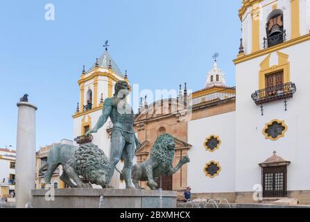 Ronda,Spanien-10. august 2017:Ansicht der Pfarrei Nuestra Senora del socorro auf dem platz socorro in Ronda an einem sonnigen Tag. Stockfoto