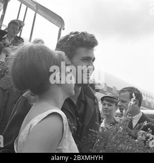 Michael Landon. Amerikanischer Schauspieler. 1936-1991. Berühmt für seine Rolle in der amerikanischen fernsehserie Bonanza, in der er Little Joe spielte. Abgebildet bei einem Besuch in Schweden 1962 und Ankunft am Arlanda Flughafen in Stockholm. Stockfoto