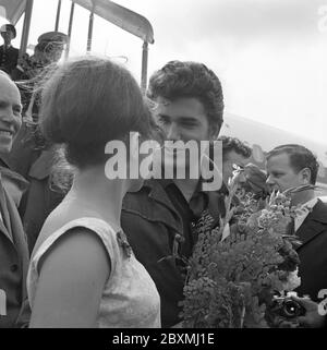 Michael Landon. Amerikanischer Schauspieler. 1936-1991. Berühmt für seine Rolle in der amerikanischen fernsehserie Bonanza, in der er Little Joe spielte. Abgebildet bei einem Besuch in Schweden 1962 und Ankunft am Arlanda Flughafen in Stockholm. Stockfoto