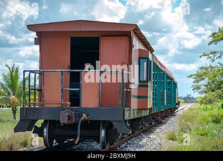 Alte Dampflokomotiven oder Eisenbahnzüge für touristische Touren und Ausflüge. Frühling 2018, Azucarera, Remedios, Caibarien, Kuba Stockfoto