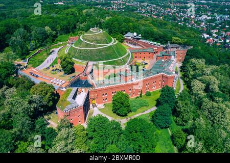 Kosciuszko Hügel (Kopiec Kosciuszki) Luftansicht. Krakau, Polen. Errichtet 1823 zum Gedenken an Tadeusz Kosciuszko. Stockfoto