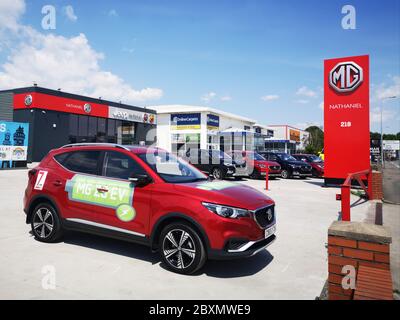 Cardiff, Großbritannien: 02. Juni 2020: M.G. Autohaus mit neuen und gebrauchten Autos zum Verkauf. MG ist eine britische Automobilmarke. Stockfoto