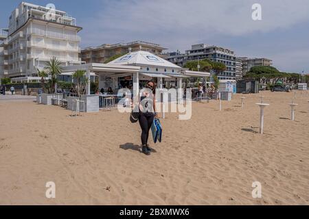 VENEDIG, ITALIEN - MAI 23: Blick auf Jesolo Strand, von heute haben sie die Strände in Venetien am 23. Mai 2020 in Venedig, Italien wieder eröffnet. Stockfoto