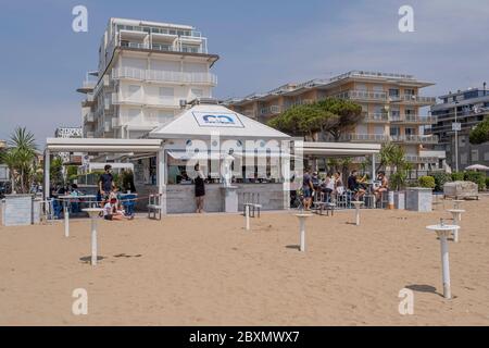 VENEDIG, ITALIEN - MAI 23: Blick auf Jesolo Strand, von heute haben sie die Strände in Venetien am 23. Mai 2020 in Venedig, Italien wieder eröffnet. Stockfoto