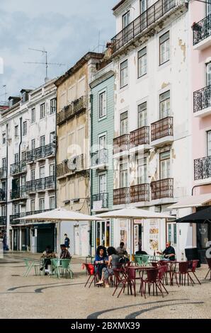 Cafés im Martim Moniz in Lissabon, Portugal Stockfoto