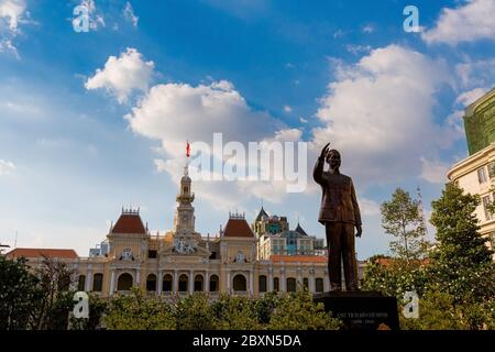 Ho Chi Minh, Vietnam - 23. Januar 2020. Schöne orientalische Architektur von Vietnam Geschichte Museum in Ho Chi Minh. Bao tang lich su, Saigon. Stockfoto