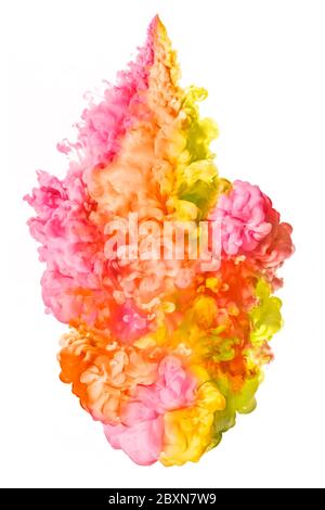 Tinte in Wasser. Farbexplosion. Eine farbenfrohe, florale Rauchspur auf weißem Hintergrund mit Kopierfläche. Stockfoto