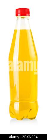 Die Plastikflasche mit oranger Limonade isoliert auf weißem Hintergrund Stockfoto